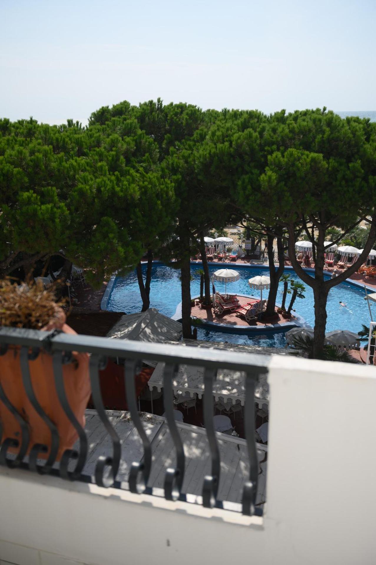 Agora Park Hotel Lido di Jesolo Exteriör bild